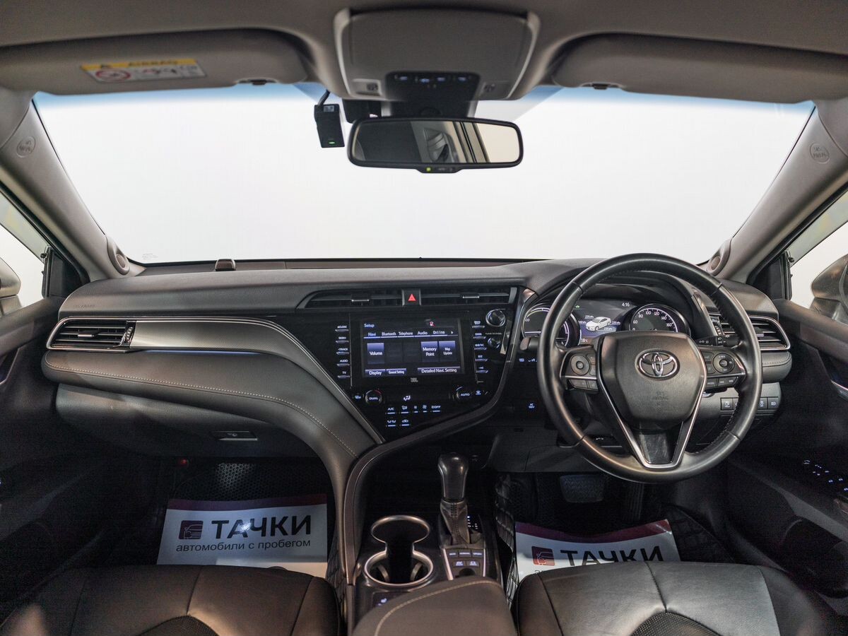Toyota Camry 2018 - фото автомобиля