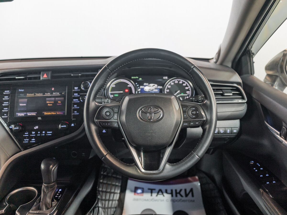 Toyota Camry 2018 - фото автомобиля