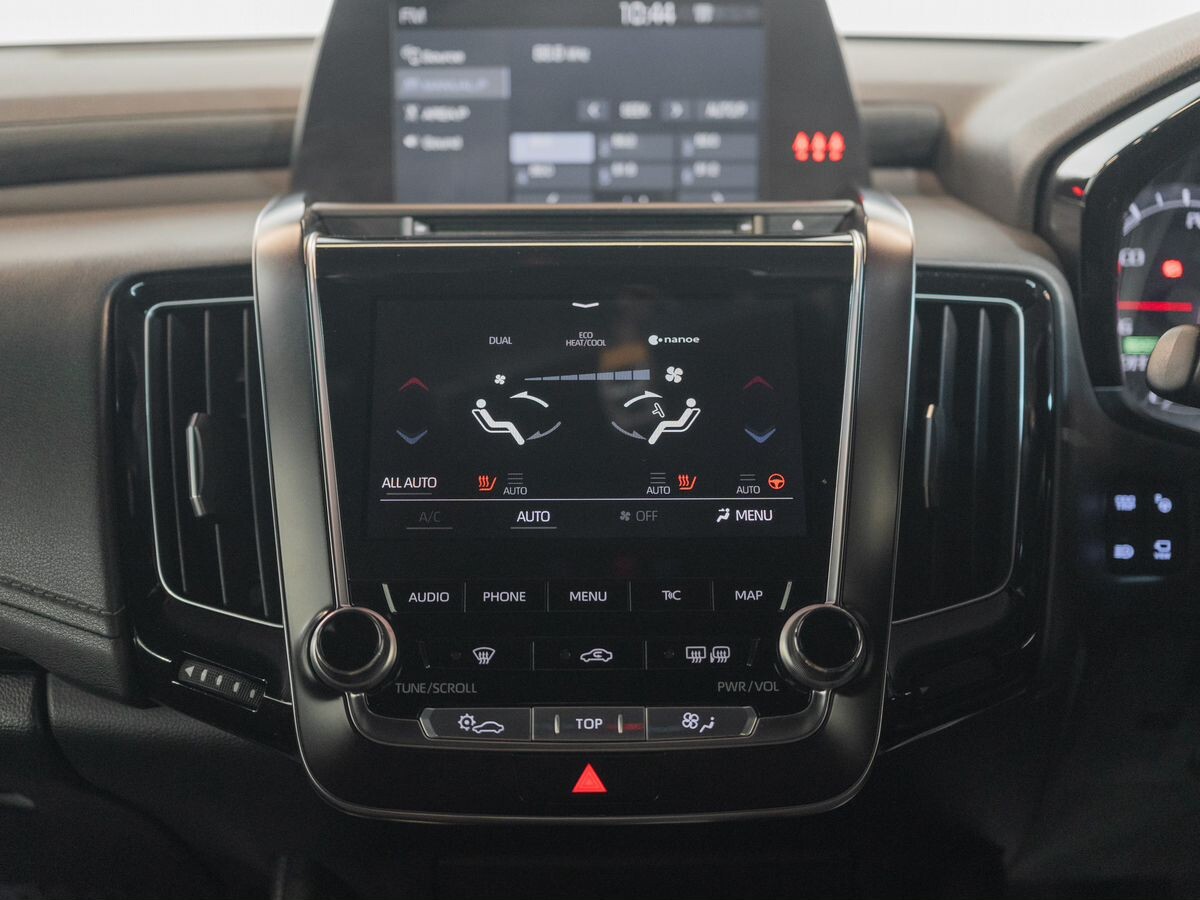 Toyota Crown 2018 - фото автомобиля