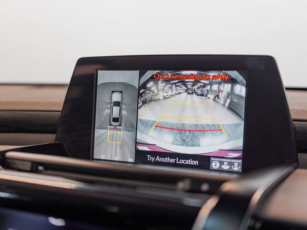 Toyota Crown 2018 - фото автомобиля