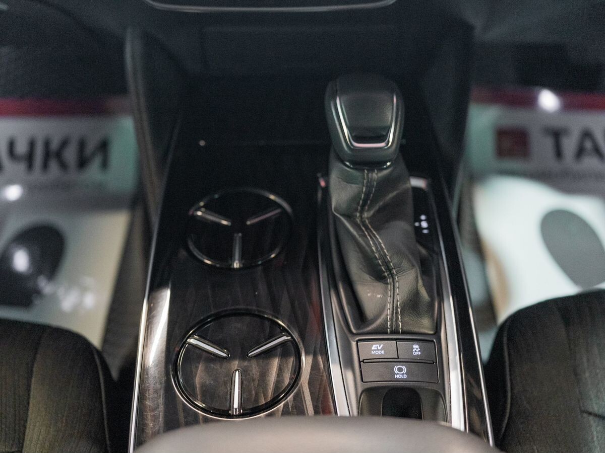 Toyota Crown 2018 - фото автомобиля