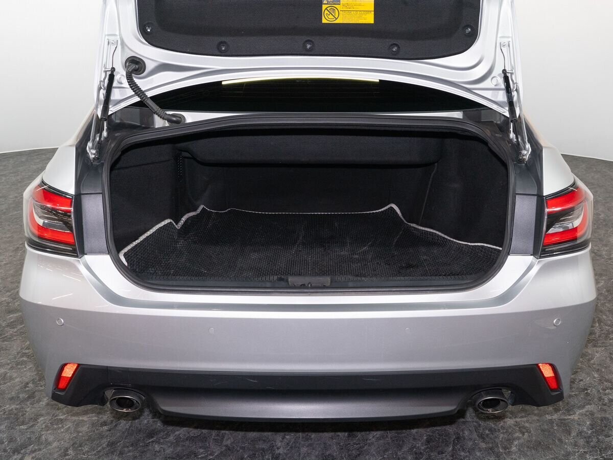 Toyota Crown 2018 - фото автомобиля