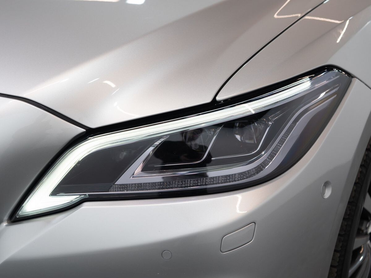 Toyota Crown 2018 - фото автомобиля