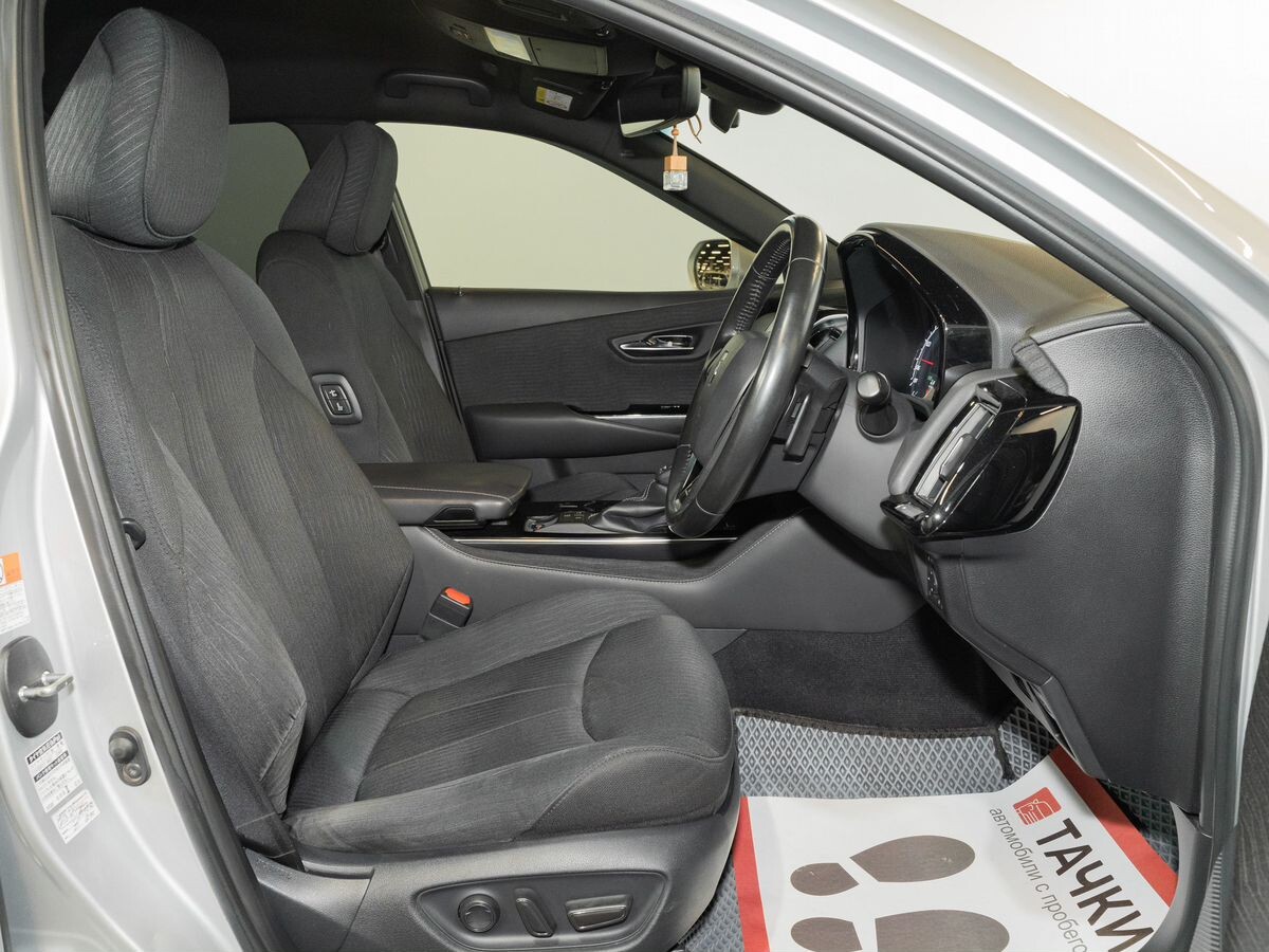 Toyota Crown 2018 - фото автомобиля