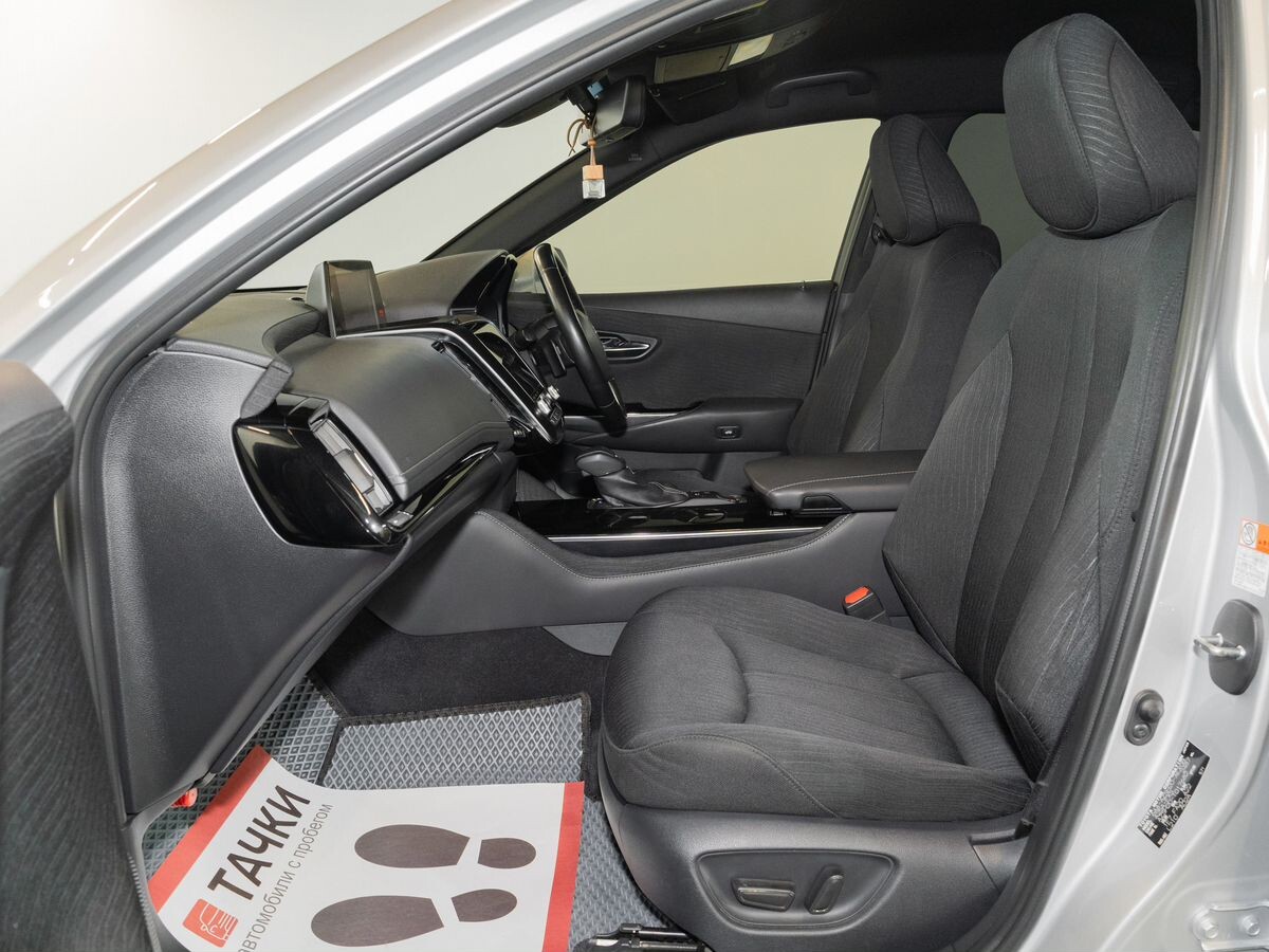 Toyota Crown 2018 - фото автомобиля