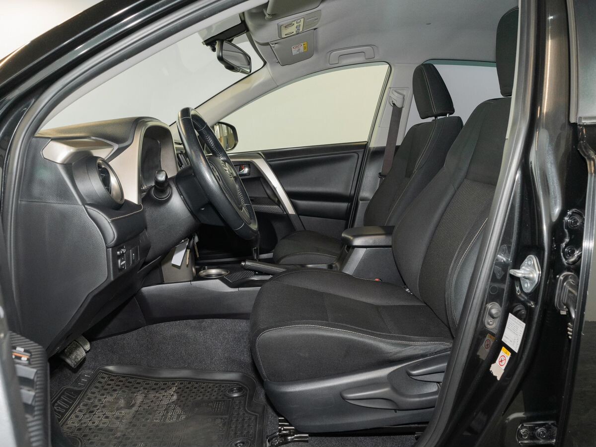 Toyota RAV4 2015 - фото автомобиля