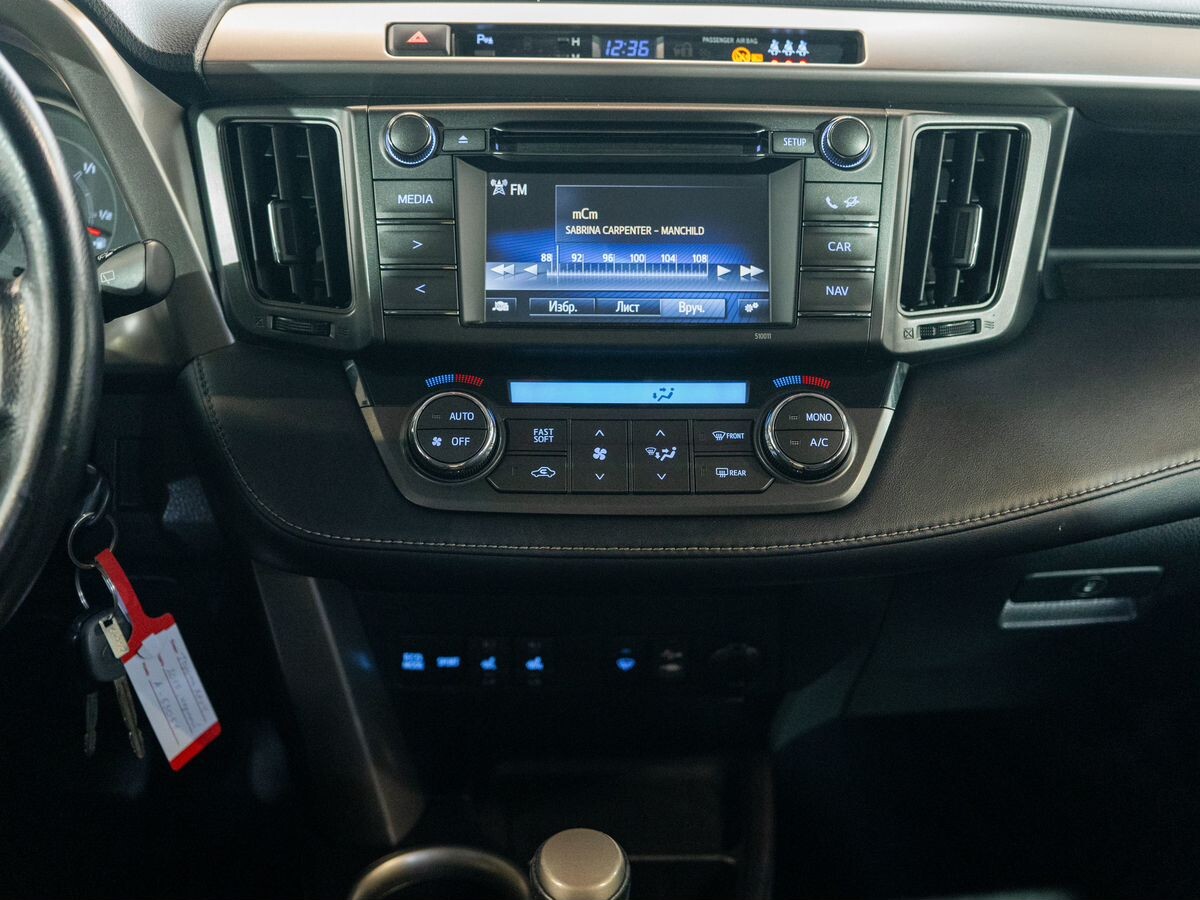 Toyota RAV4 2015 - фото автомобиля