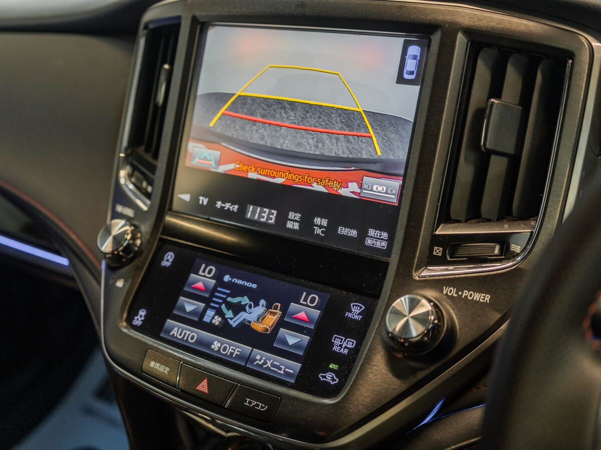 Toyota Crown 2017 - фото автомобиля