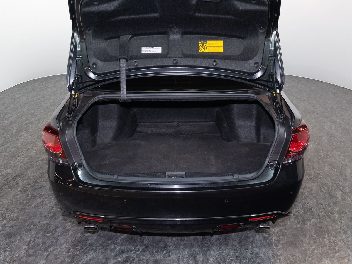 Toyota Crown 2017 - фото автомобиля