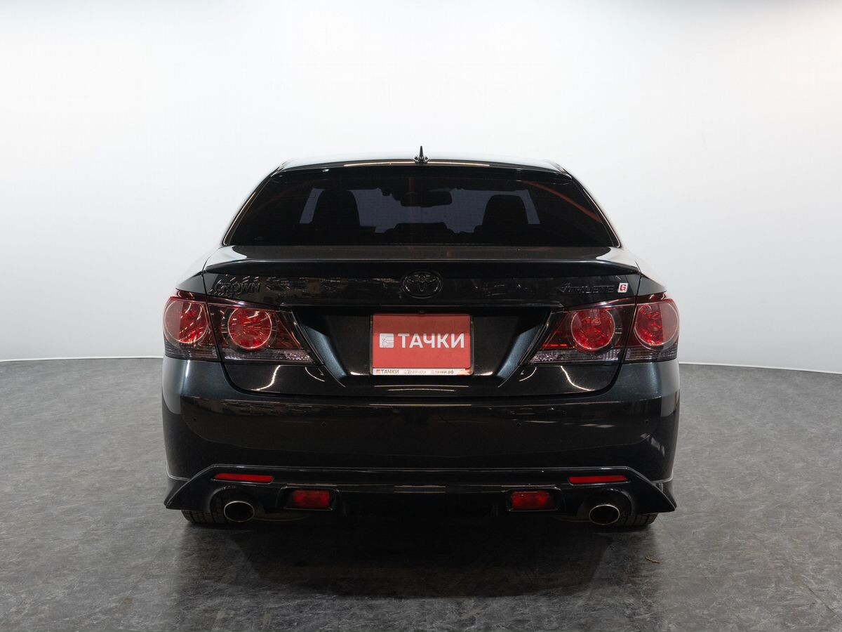 Toyota Crown 2017 - фото автомобиля