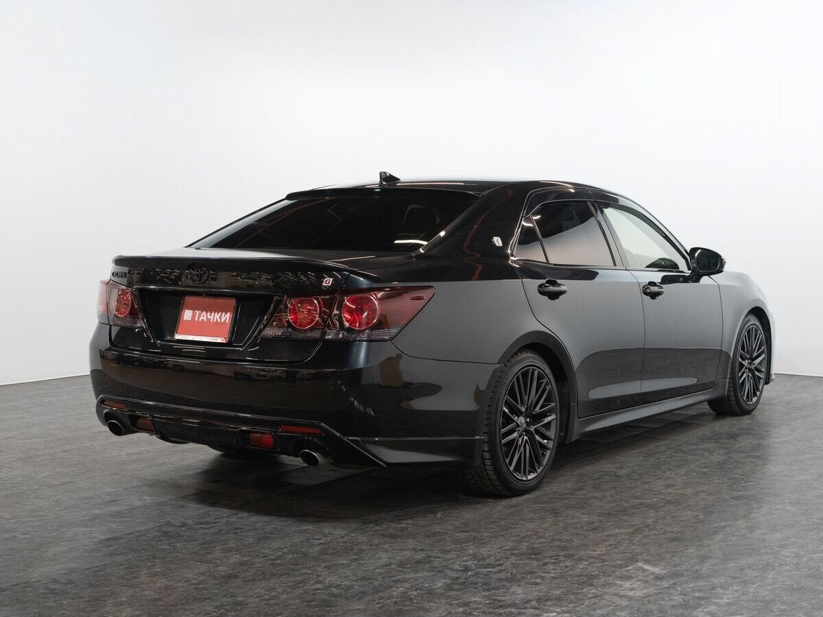 Toyota Crown 2017 - фото автомобиля