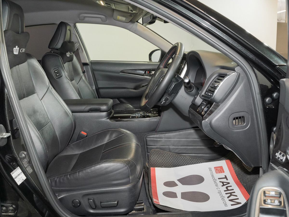 Toyota Crown 2017 - фото автомобиля