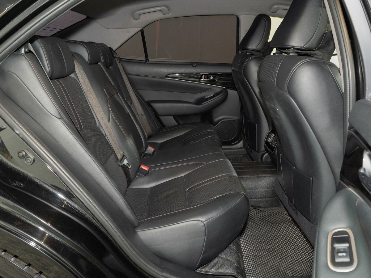 Toyota Crown 2017 - фото автомобиля