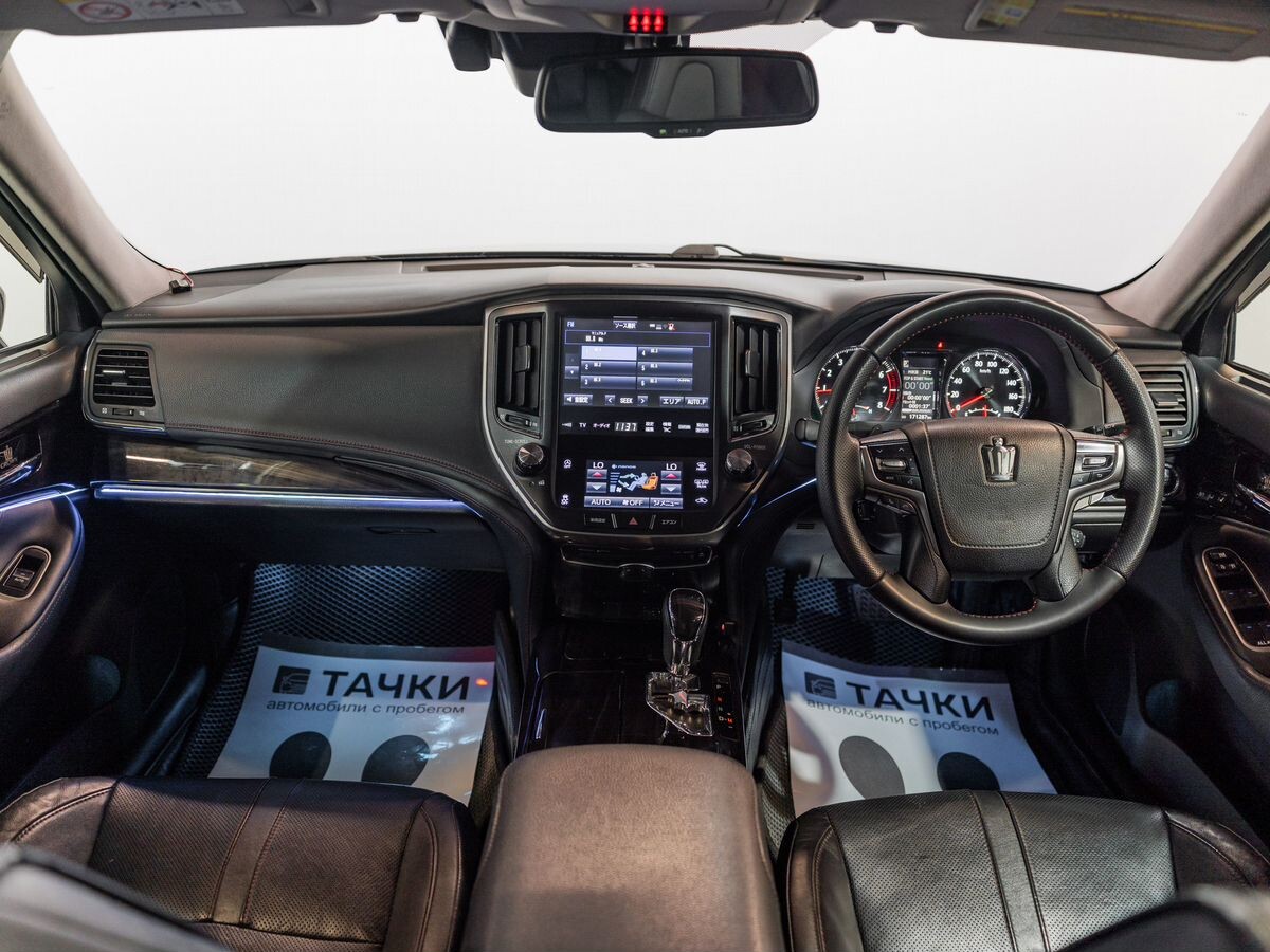 Toyota Crown 2017 - фото автомобиля