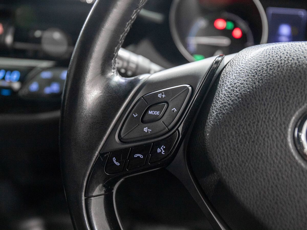 Toyota C-HR 2017 - фото автомобиля