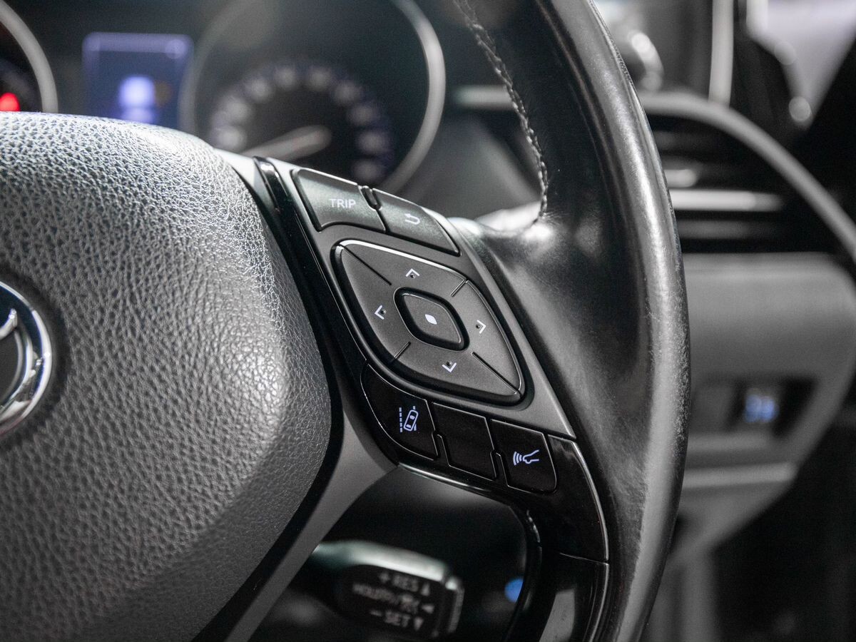 Toyota C-HR 2017 - фото автомобиля