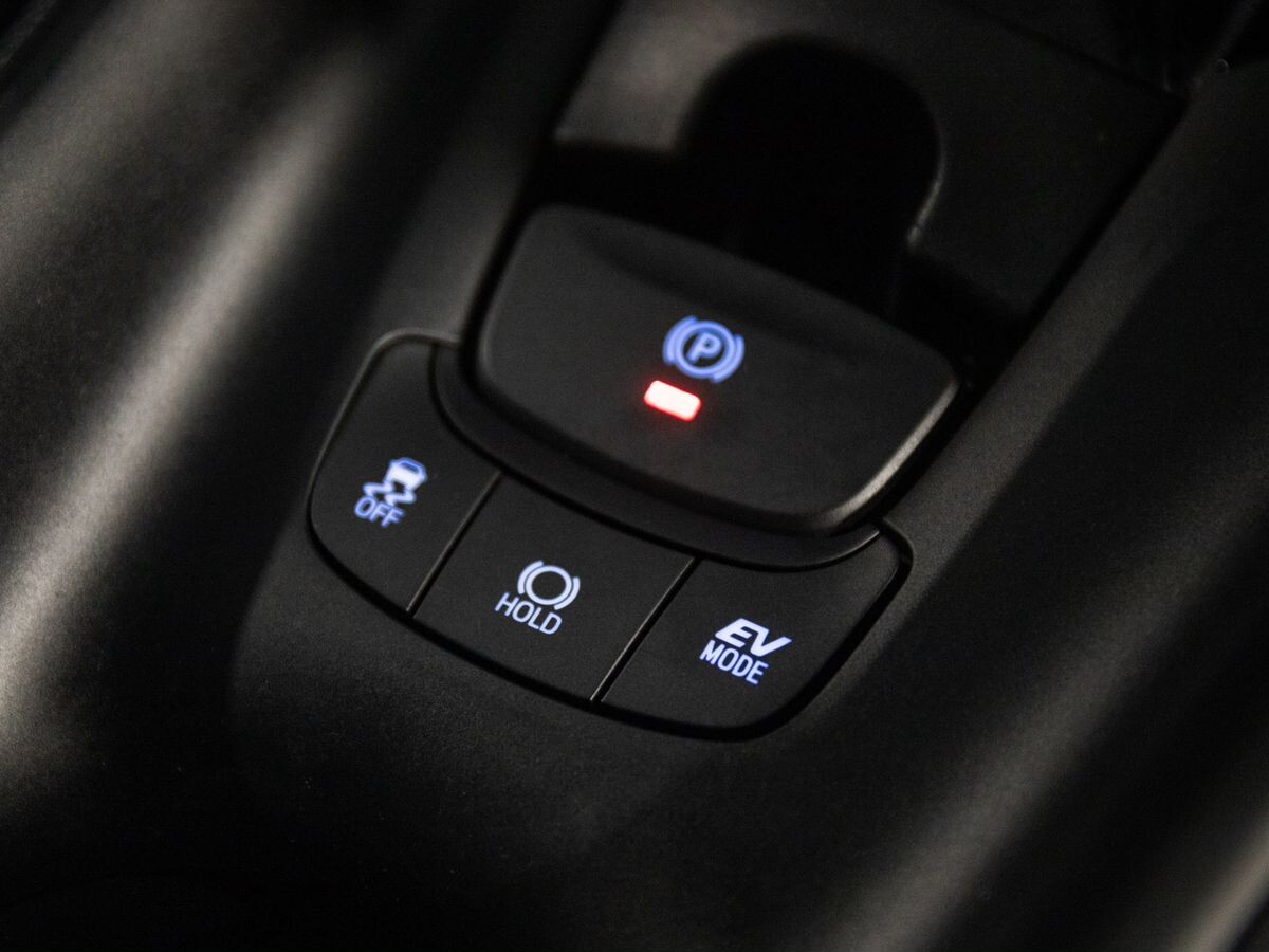 Toyota C-HR 2017 - фото автомобиля