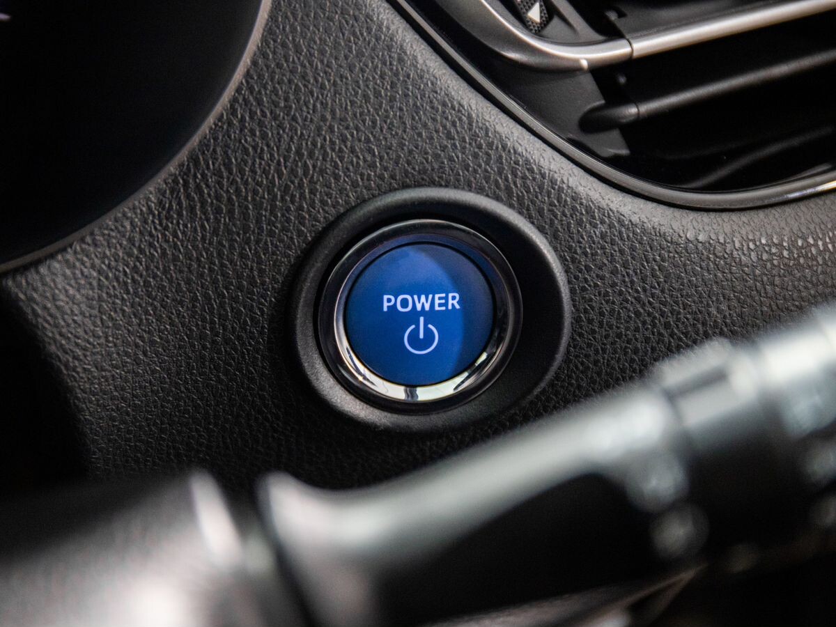 Toyota C-HR 2017 - фото автомобиля