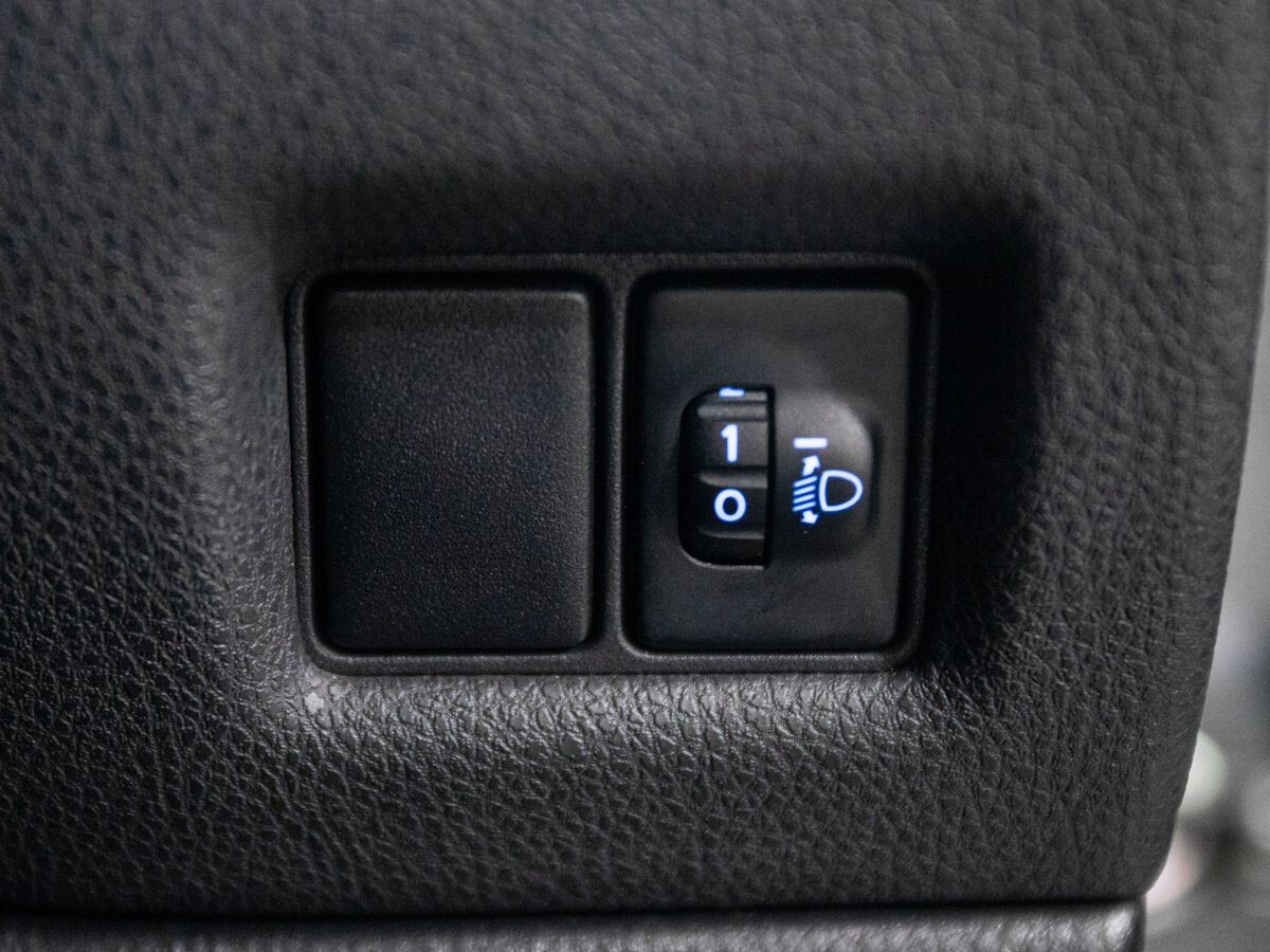 Toyota C-HR 2017 - фото автомобиля