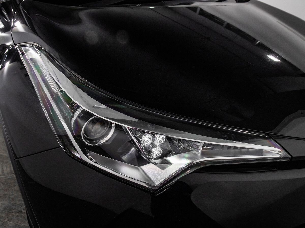 Toyota C-HR 2017 - фото автомобиля