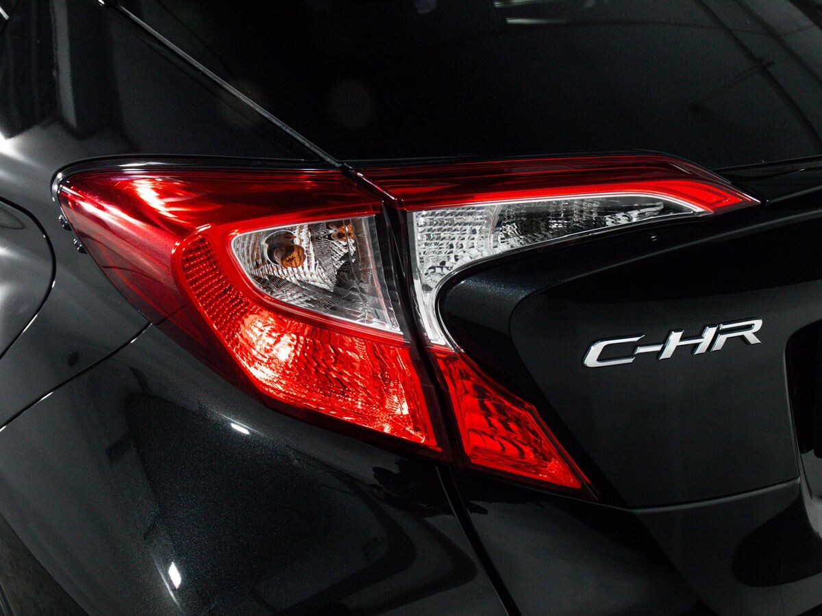 Toyota C-HR 2017 - фото автомобиля