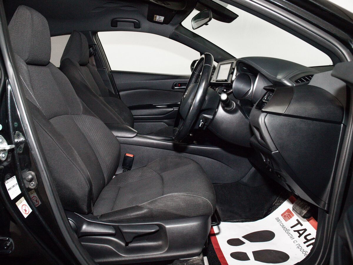 Toyota C-HR 2017 - фото автомобиля