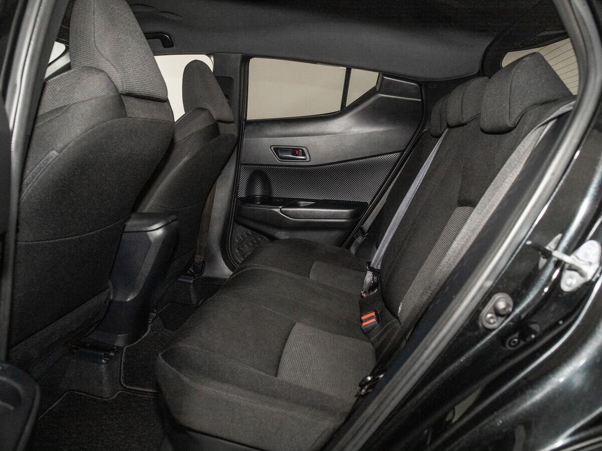 Toyota C-HR 2017 - фото автомобиля