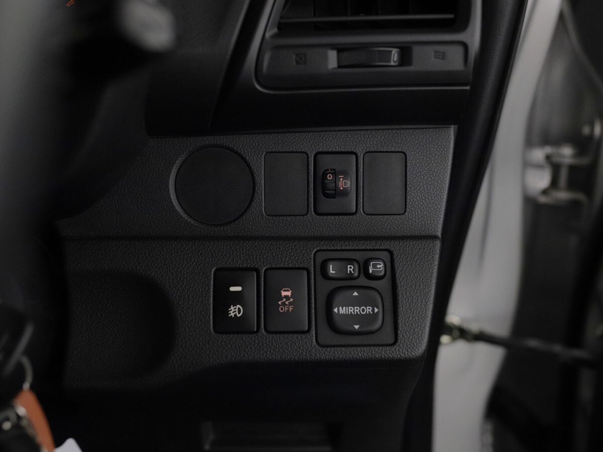 Toyota Ractis 2014 - фото автомобиля