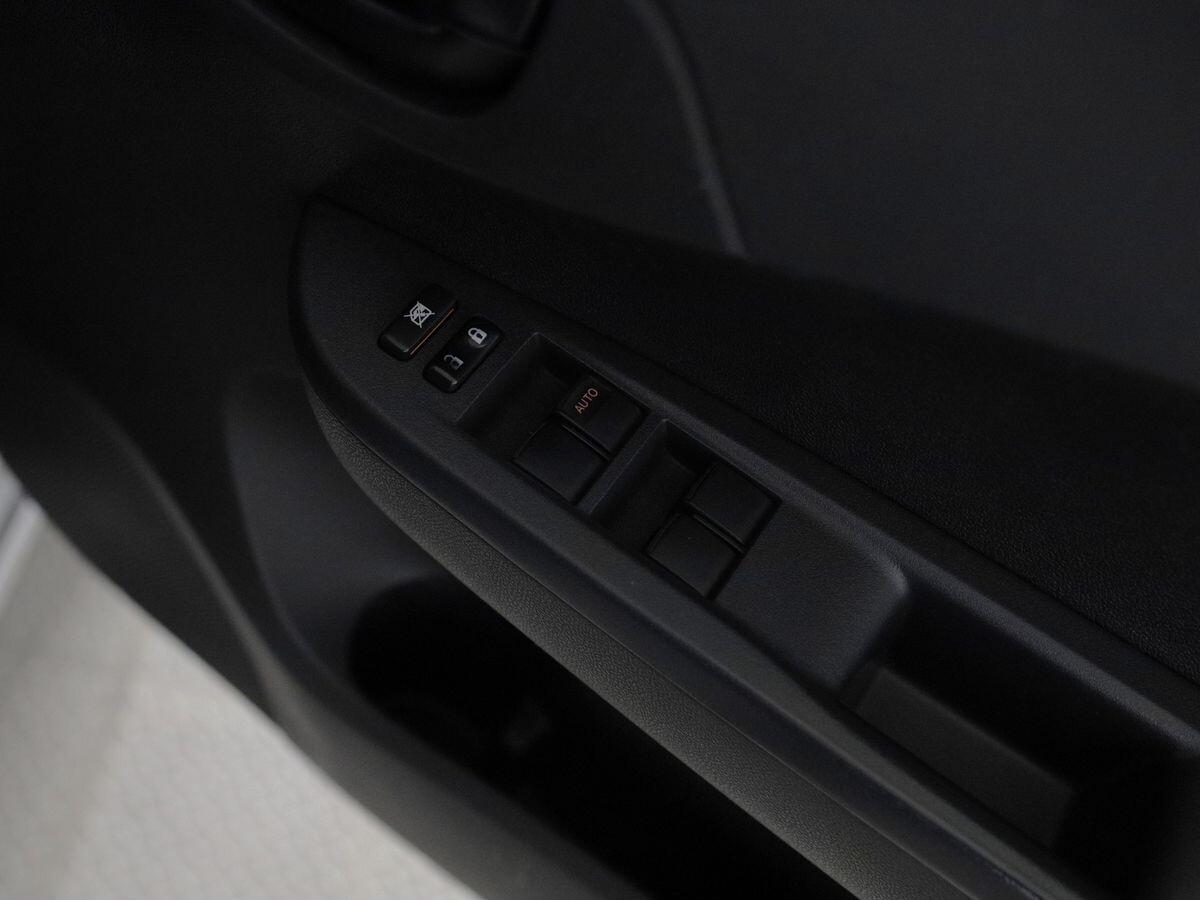 Toyota Ractis 2014 - фото автомобиля