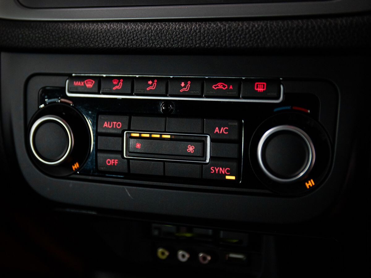 Volkswagen Tiguan 2015 - фото автомобиля