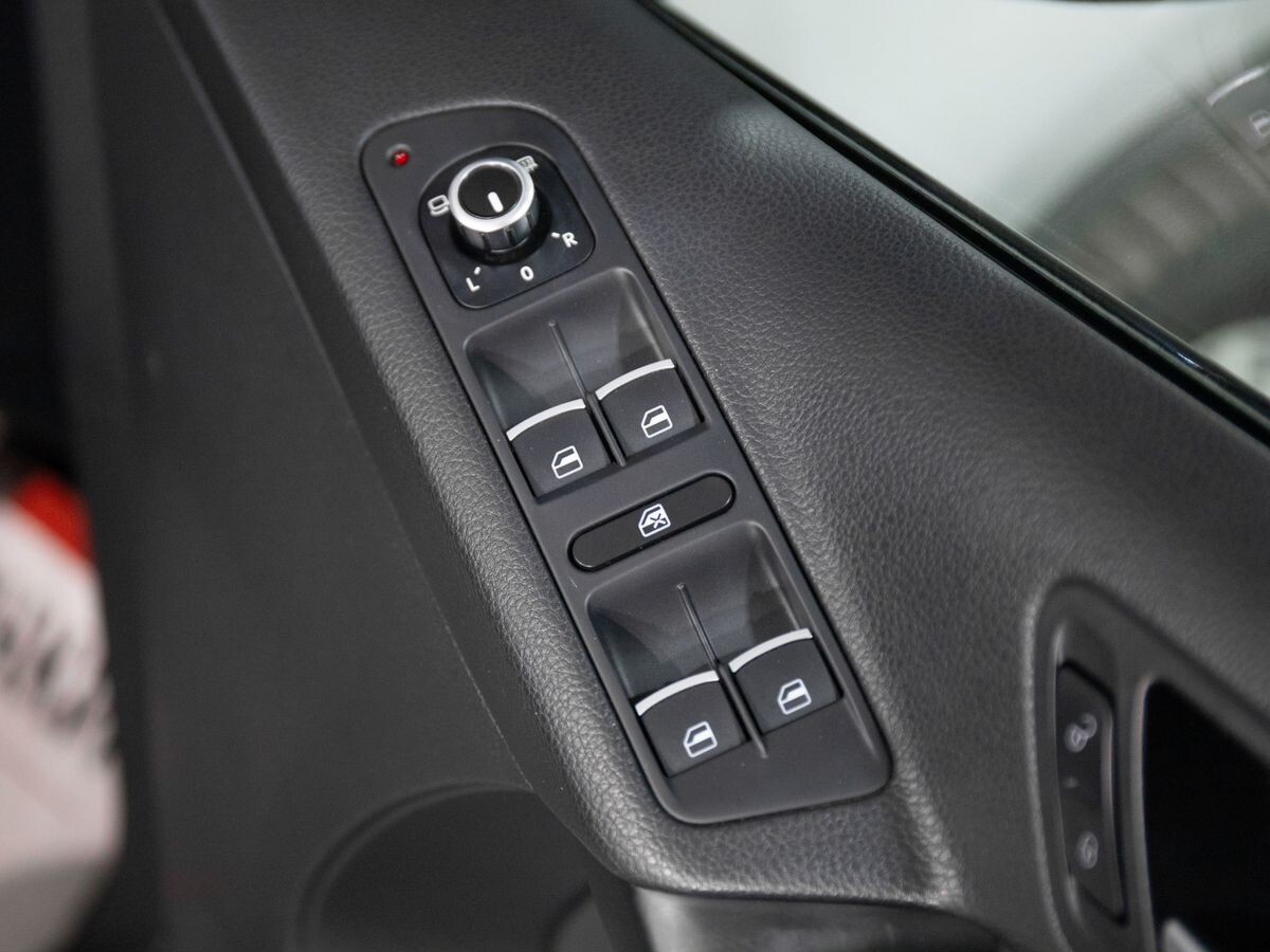 Volkswagen Tiguan 2015 - фото автомобиля