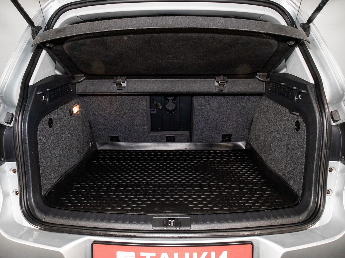 Volkswagen Tiguan 2015 - фото автомобиля