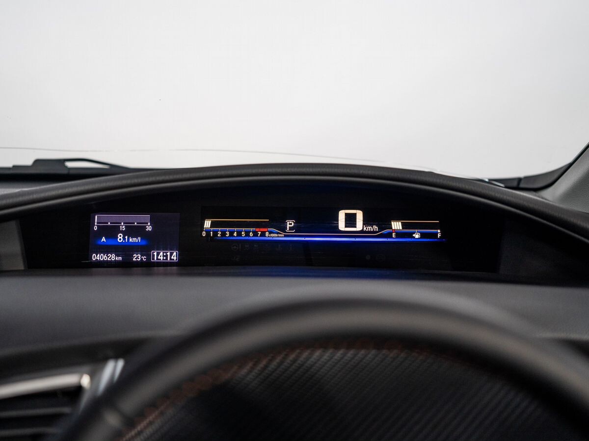 Honda Jade 2018 - фото автомобиля