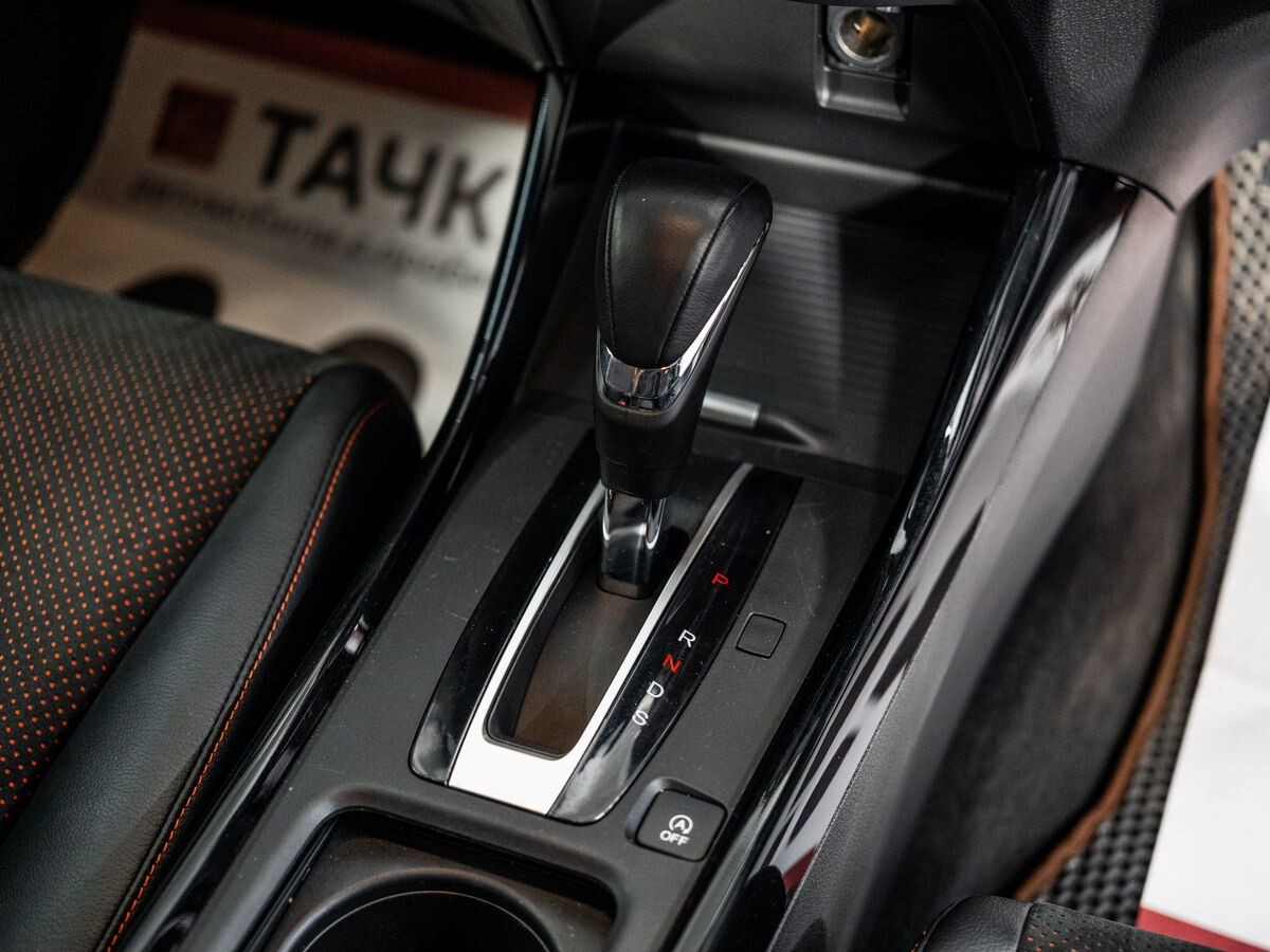 Honda Jade 2018 - фото автомобиля