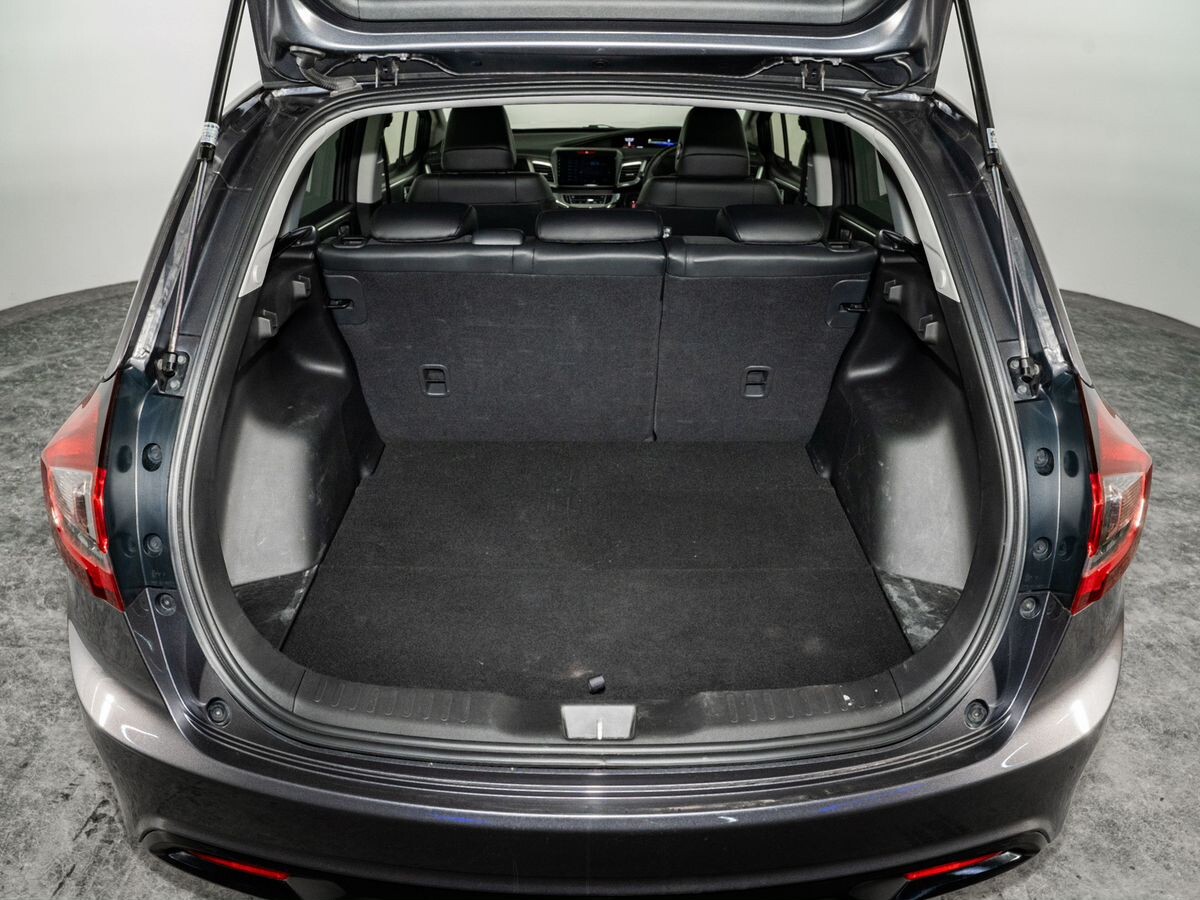 Honda Jade 2018 - фото автомобиля