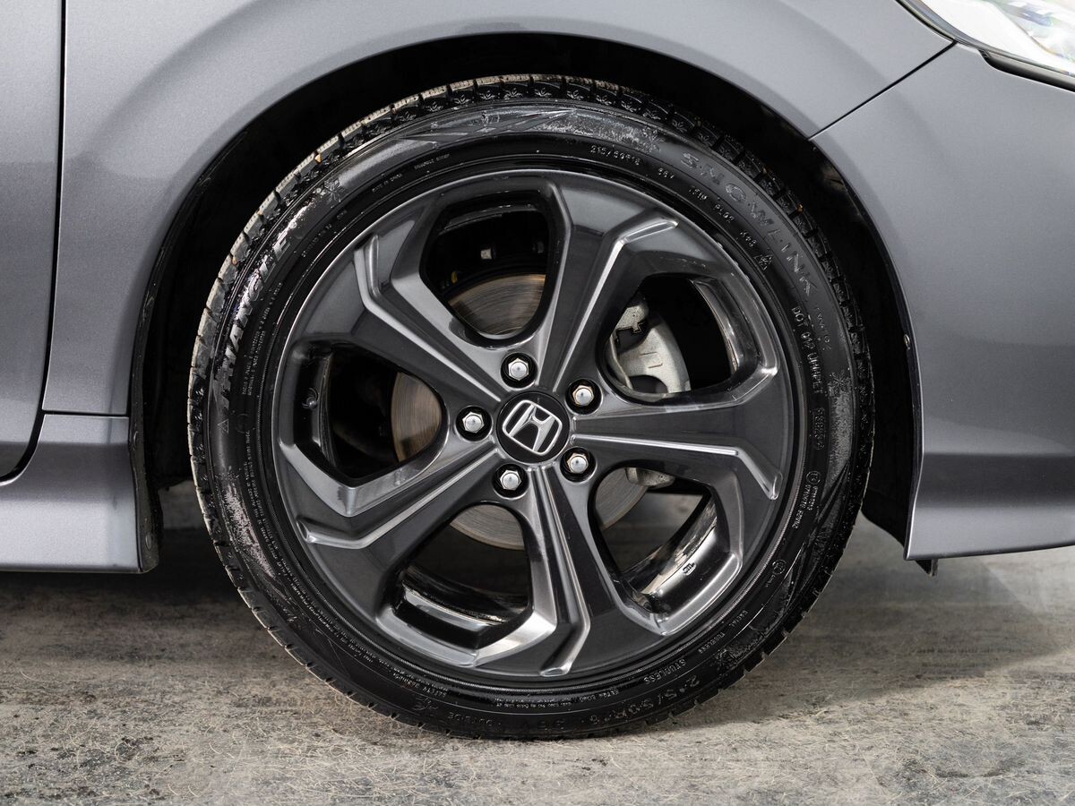 Honda Jade 2018 - фото автомобиля