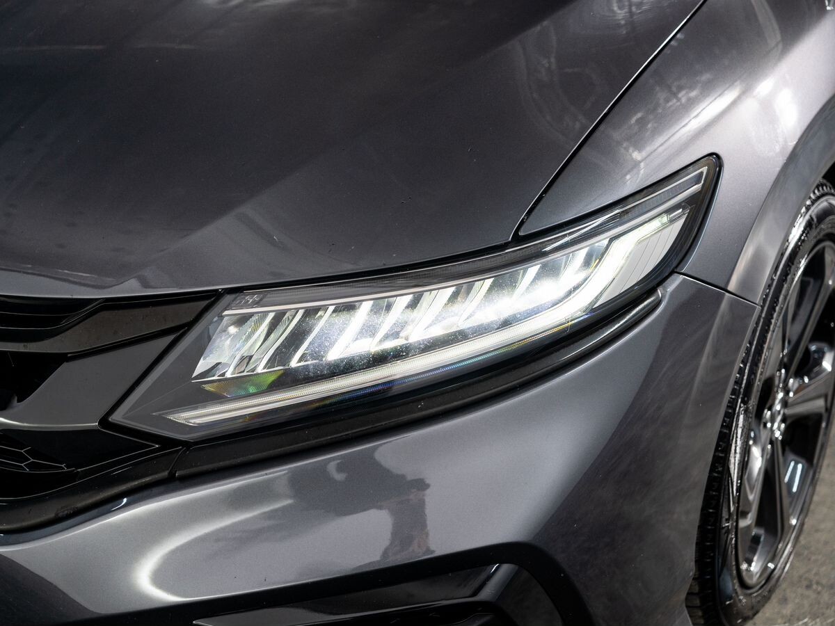Honda Jade 2018 - фото автомобиля