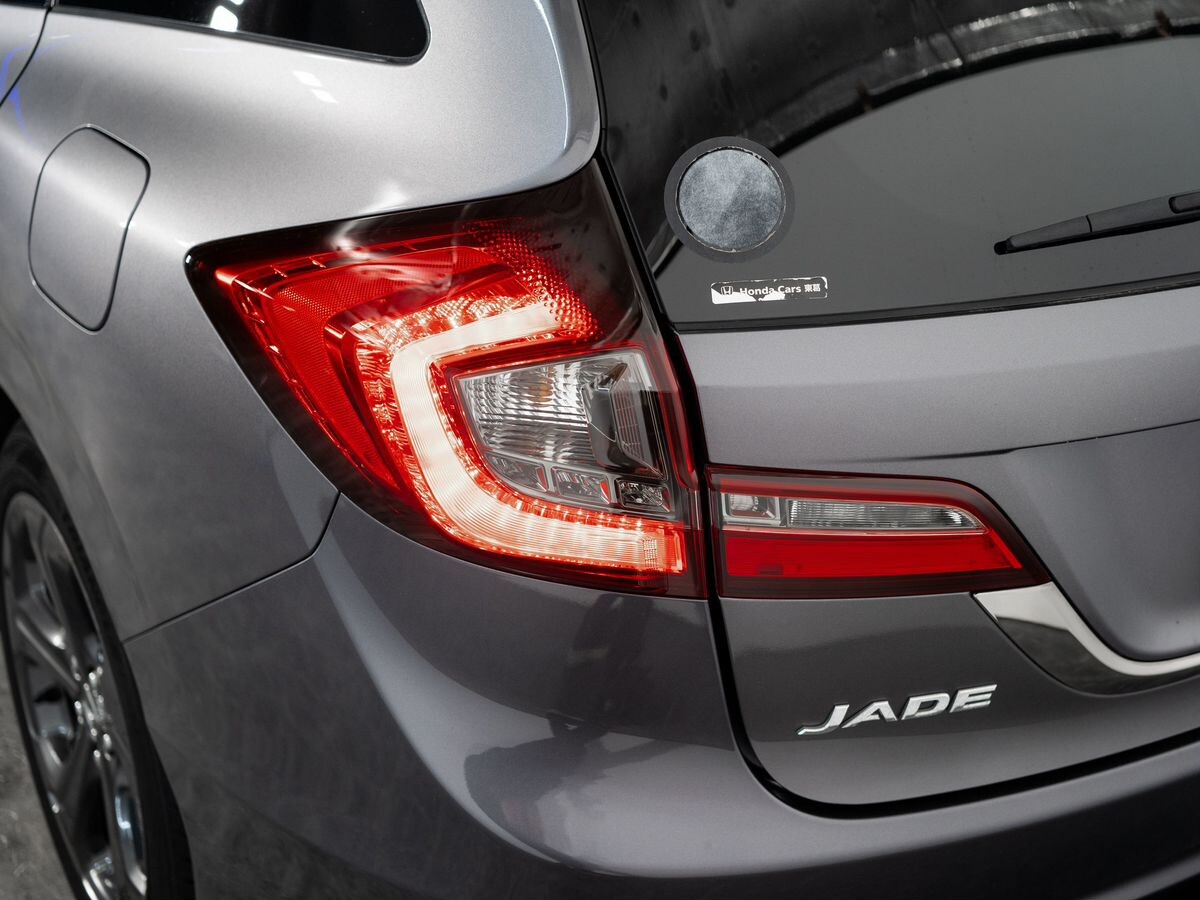 Honda Jade 2018 - фото автомобиля