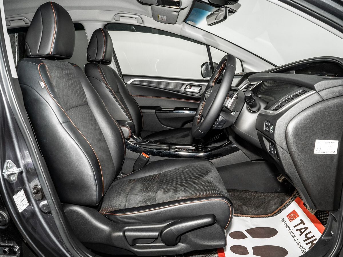 Honda Jade 2018 - фото автомобиля