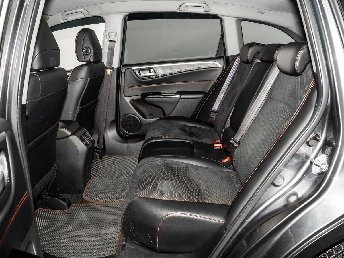 Honda Jade 2018 - фото автомобиля