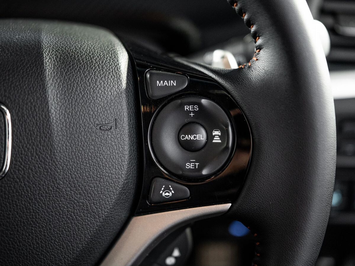 Honda Jade 2018 - фото автомобиля