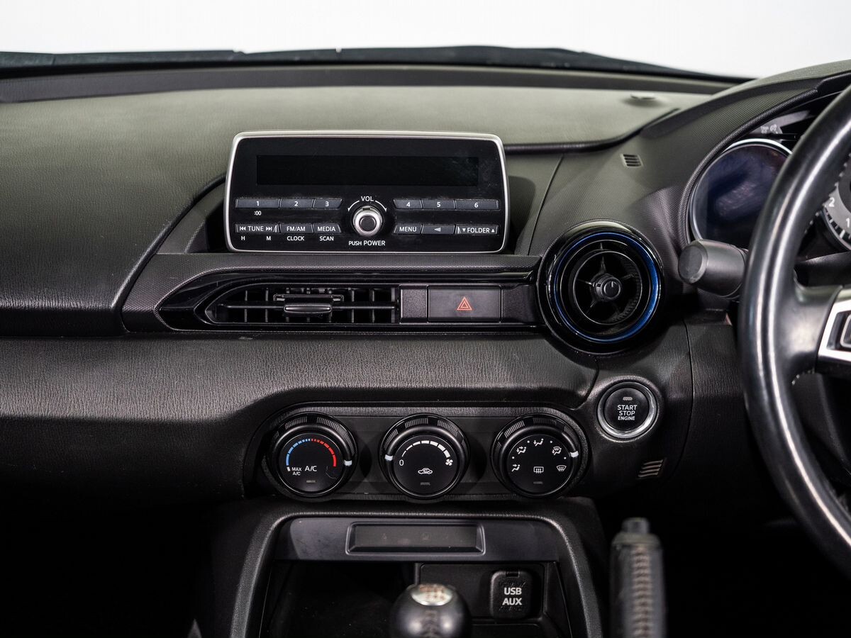 Mazda Roadster 2022 - фото автомобиля