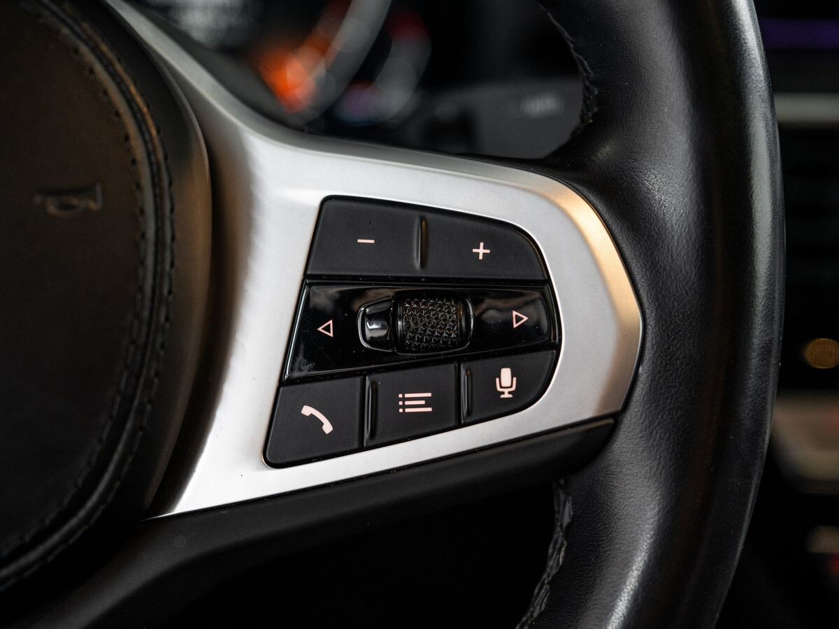 BMW 5 серии 2021 - фото автомобиля