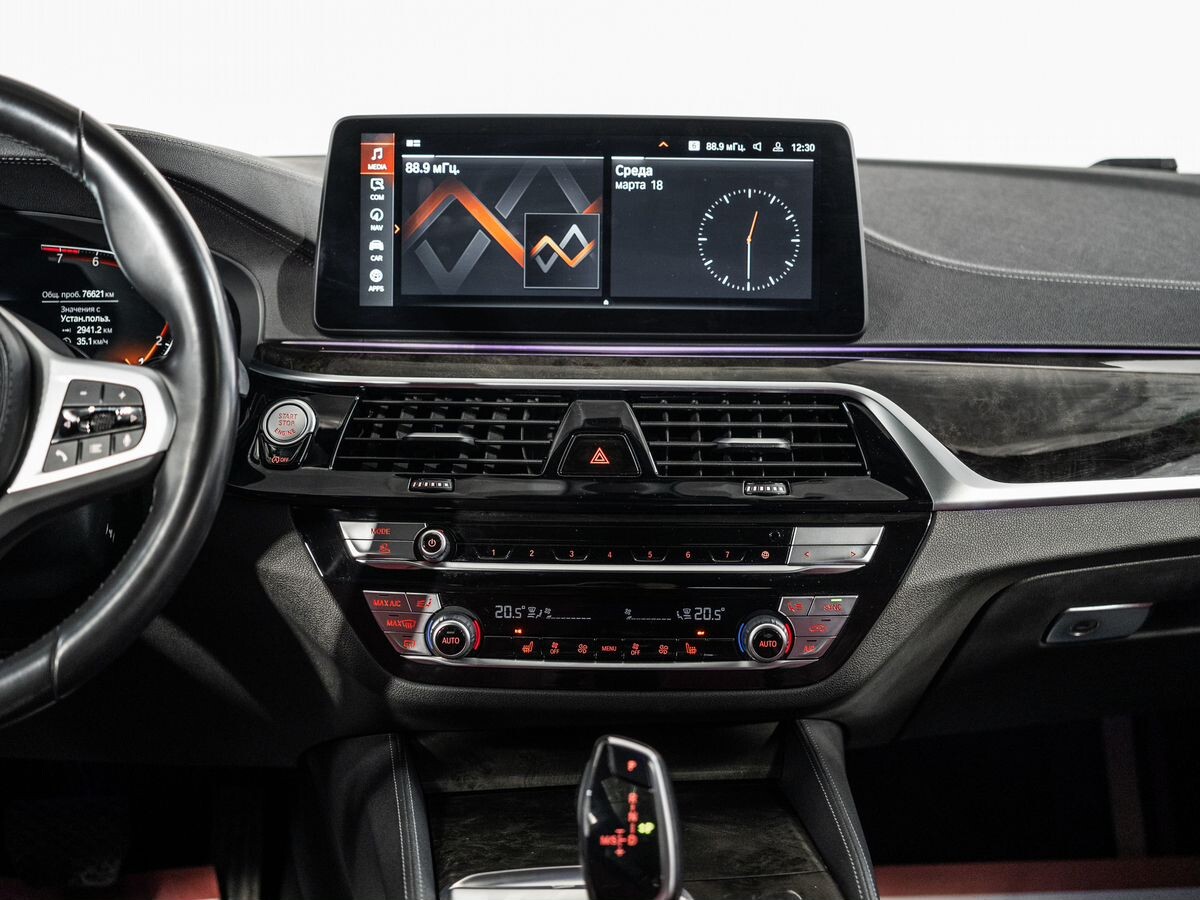 BMW 5 серии 2021 - фото автомобиля