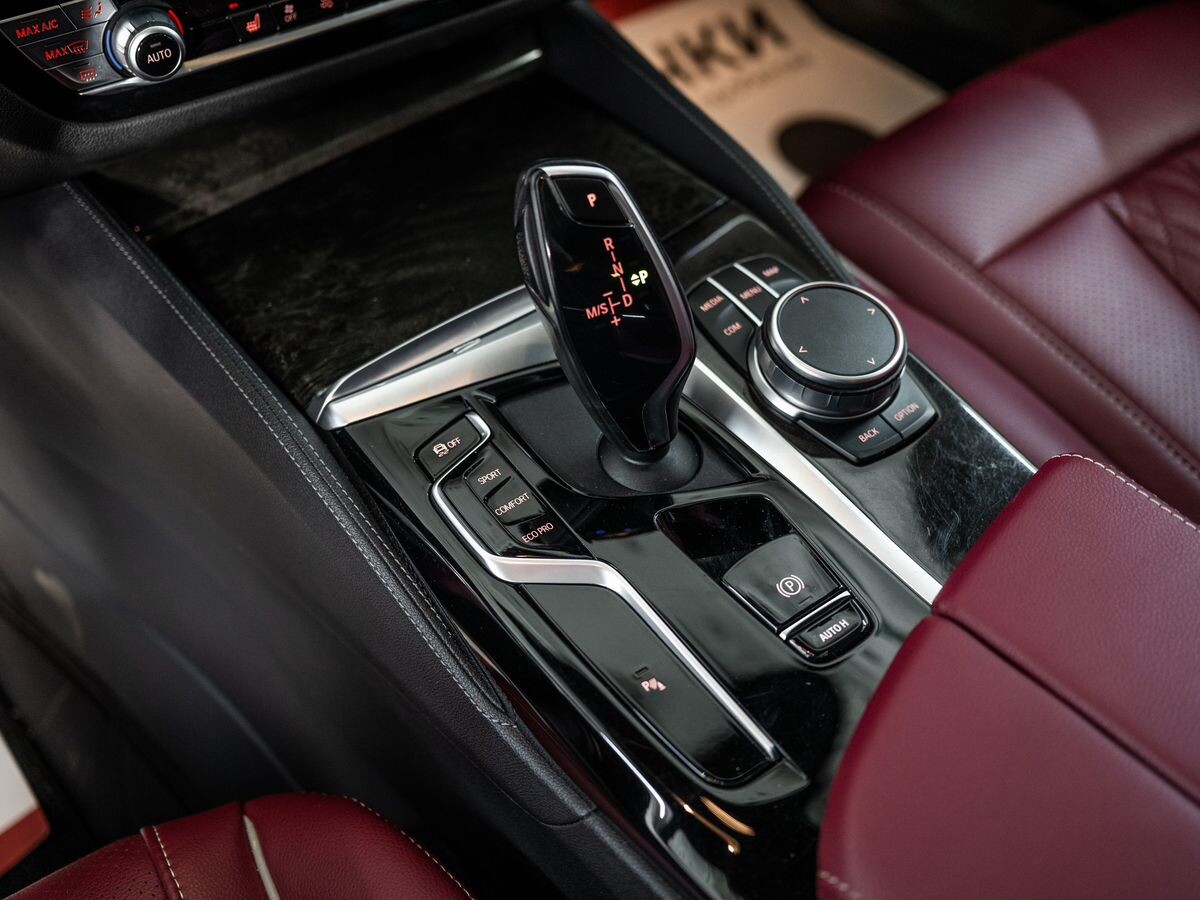 BMW 5 серии 2021 - фото автомобиля