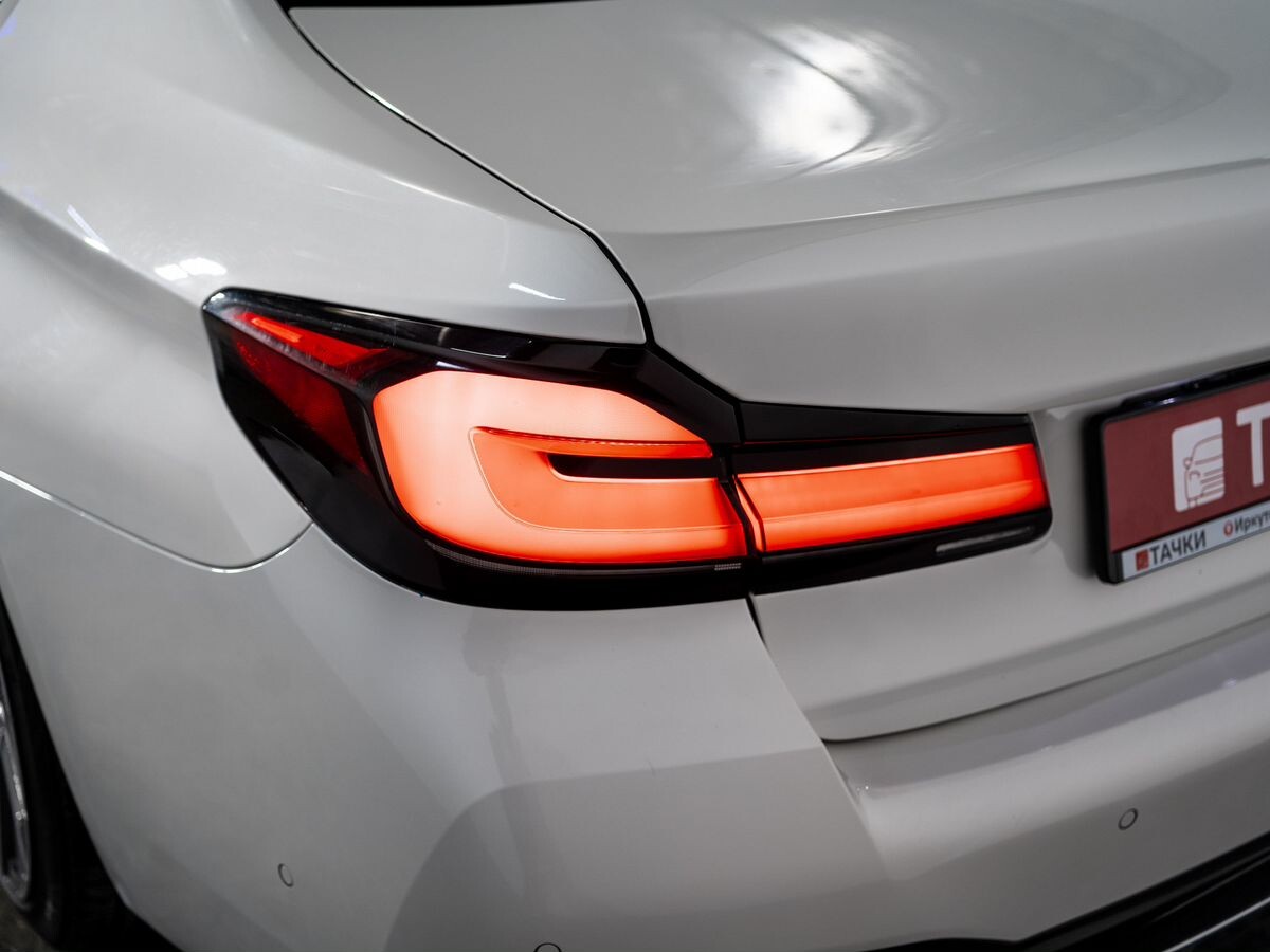 BMW 5 серии 2021 - фото автомобиля