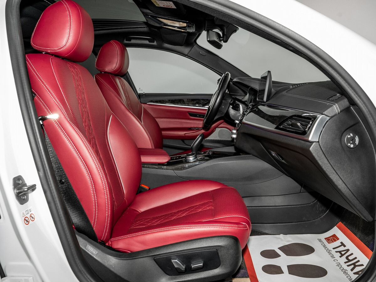 BMW 5 серии 2021 - фото автомобиля