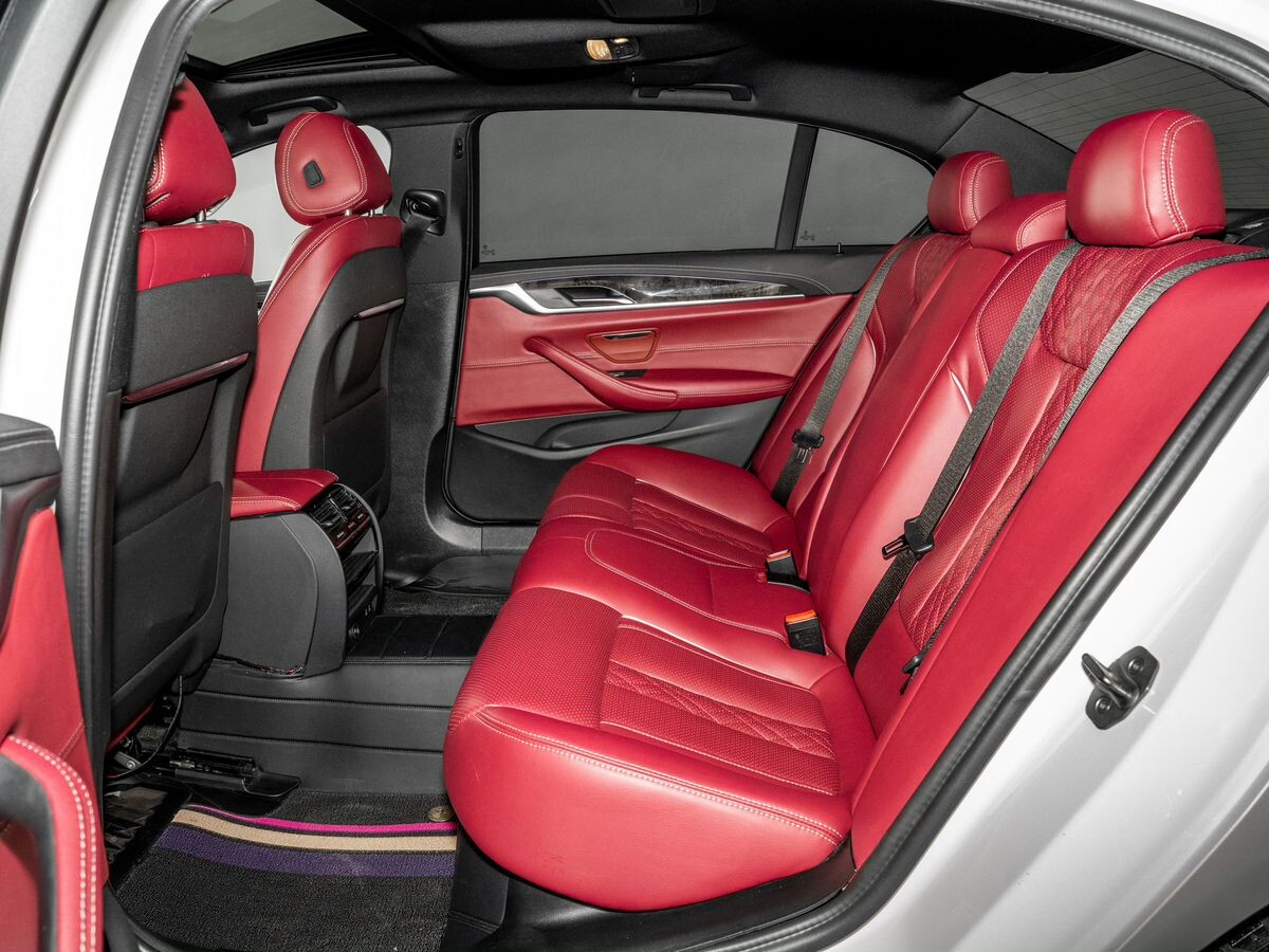 BMW 5 серии 2021 - фото автомобиля