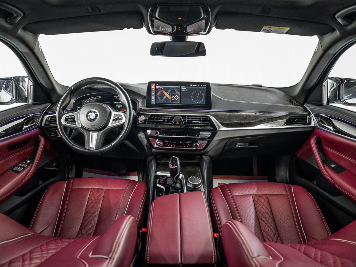 BMW 5 серии 2021 - фото автомобиля