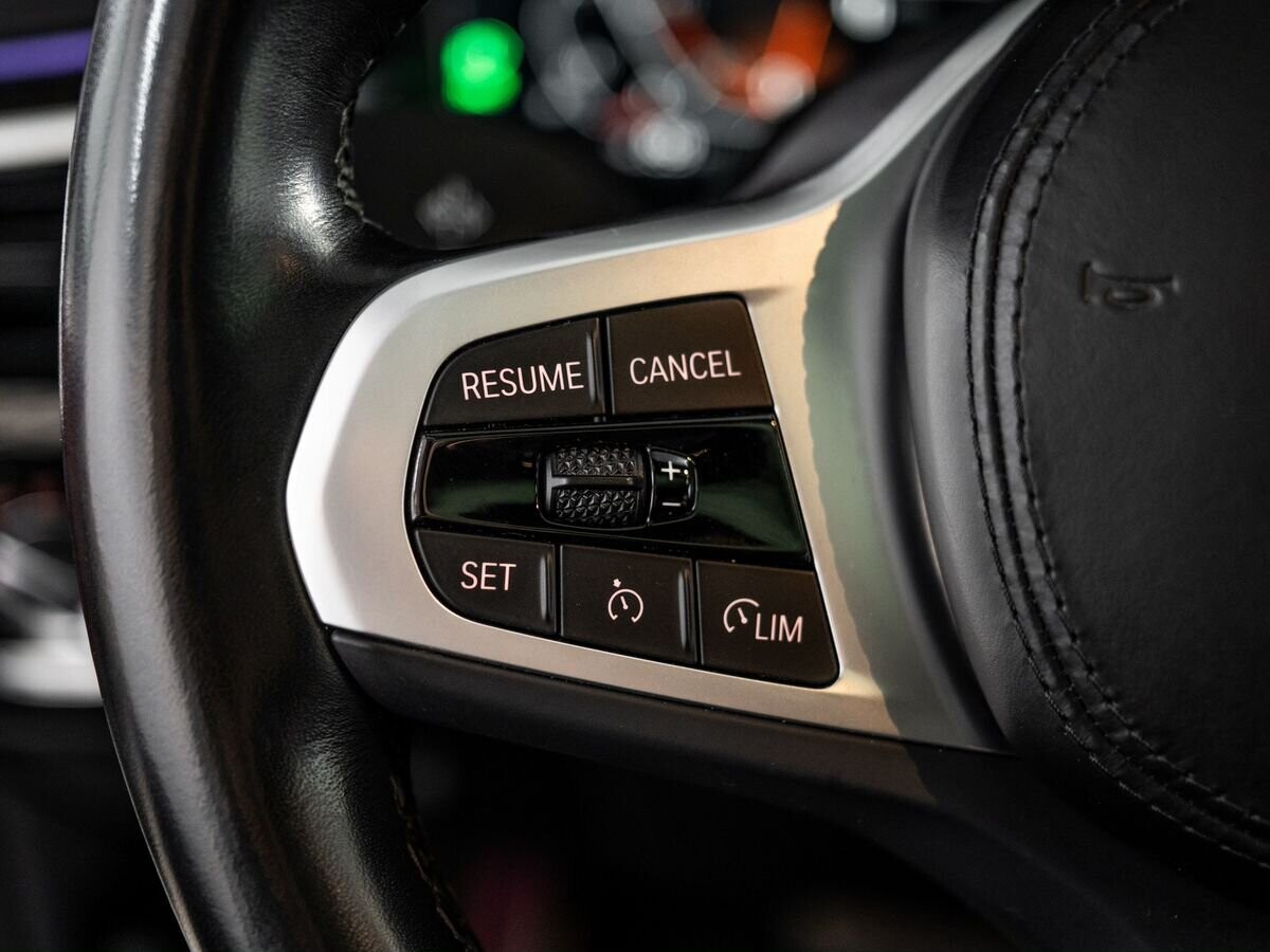 BMW 5 серии 2021 - фото автомобиля